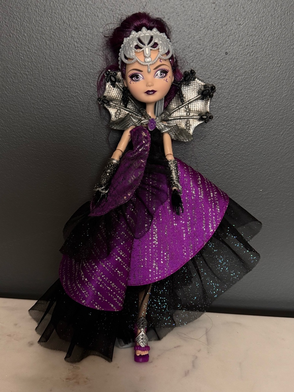 Ever After High Raven Queen Thronecoming Doll - Picture 5 of 5